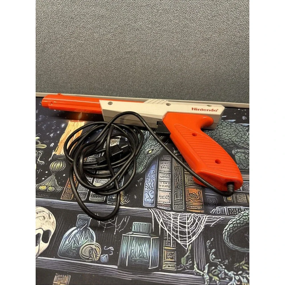 Nintendo NES Zapper Gun Authentic Original OEM controller NES-005 orange TESTED